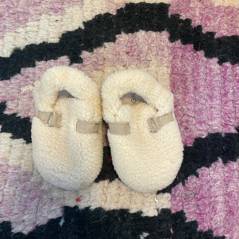 Like New Sherpa Baby Gap Slides